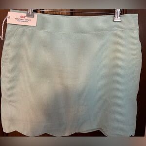 Women’s Vineyard Vines, 17” Seersucker Scallop Skort, size 12, runs small